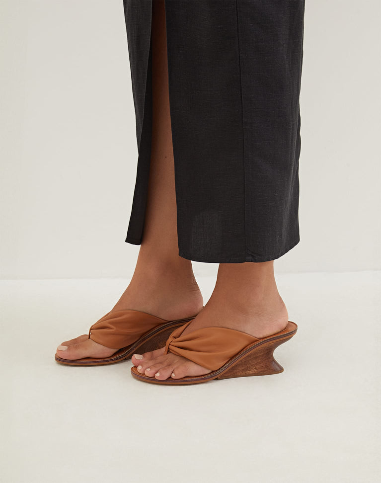 Dahlia Mule - Caramel 10