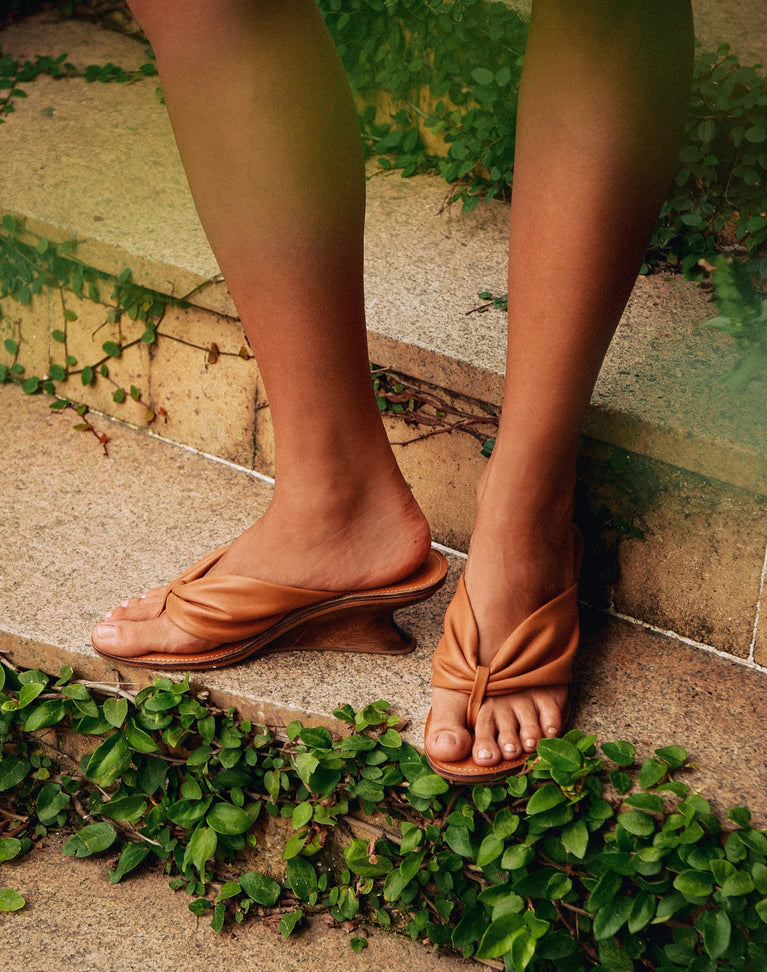 Dahlia Mule - Caramel 10