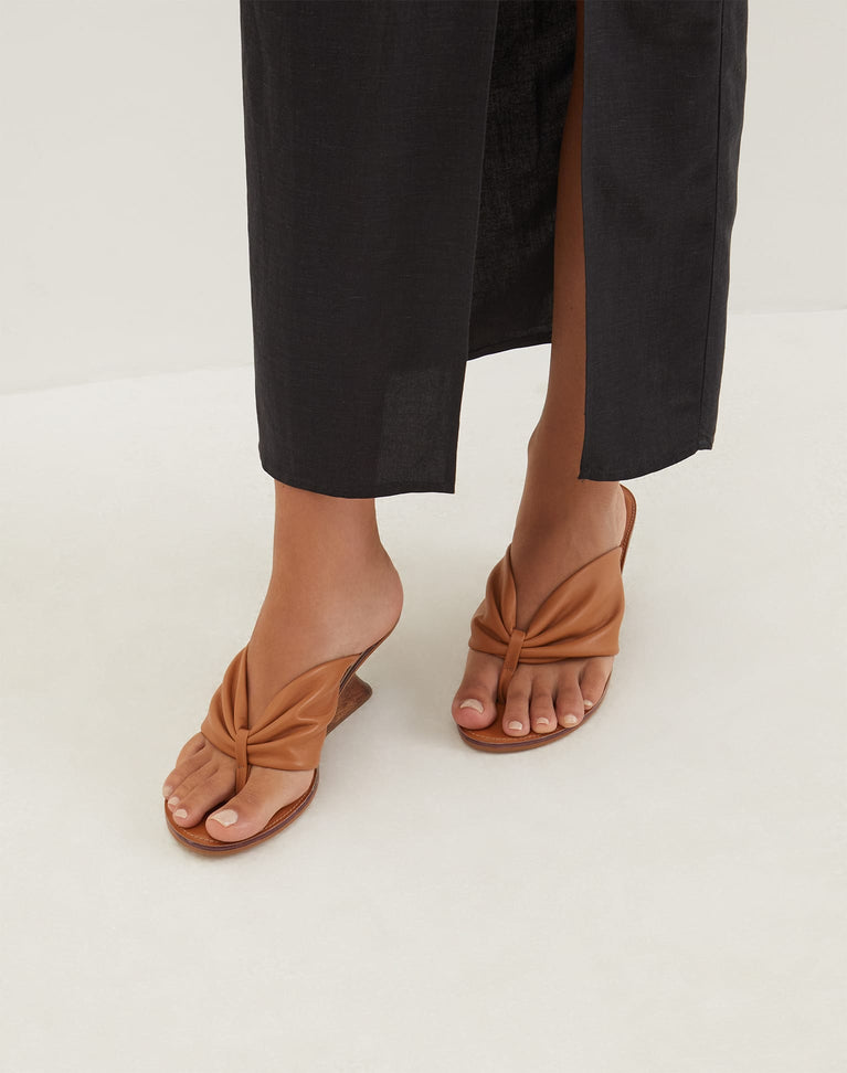 Dahlia Mule - Caramel 10